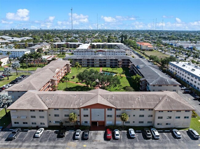 Foto del edificio - 5300 Washington St