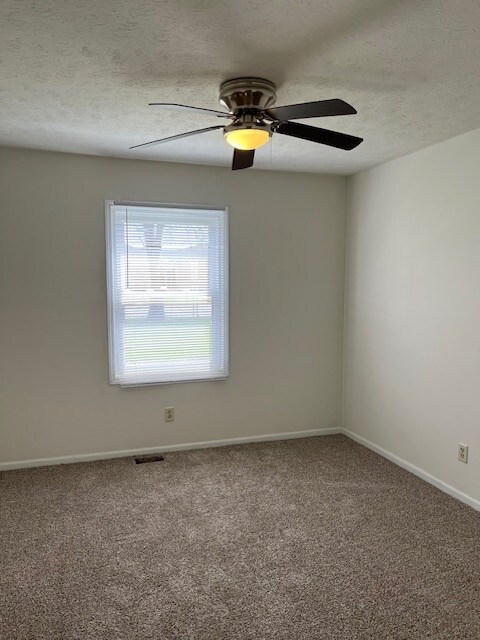 Dormitorio con ventilador de techo - 120 Twyckenham Blvd