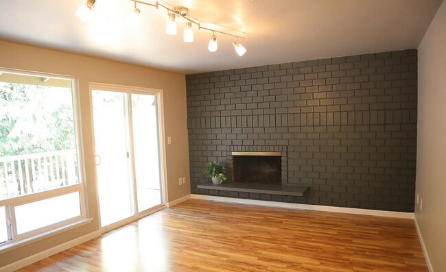 Building Photo - Spacious 3-Bedroom Gem in Gig Harbor - You...