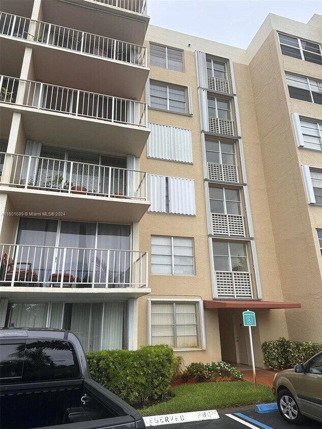 13120 SW 92nd Ave Unit B417, Miami, FL 33176 Condo for Rent in Miami