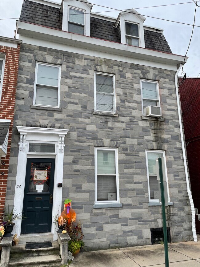 Building Photo - 32 S 3rd St