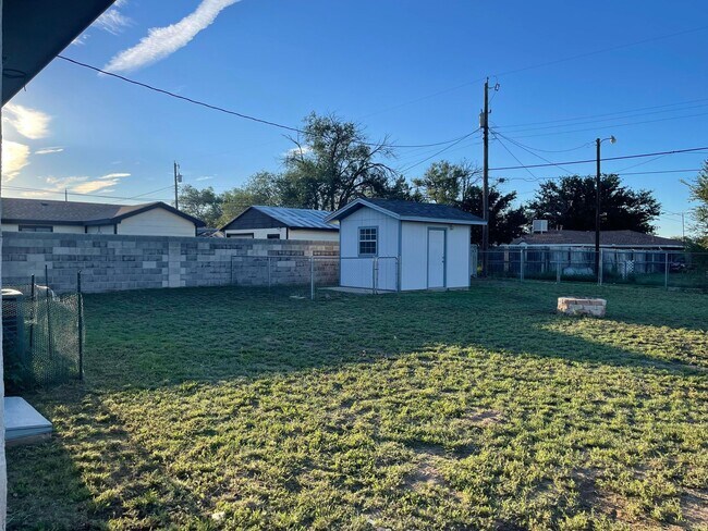 Foto del edificio - 1704 W 17th Ln