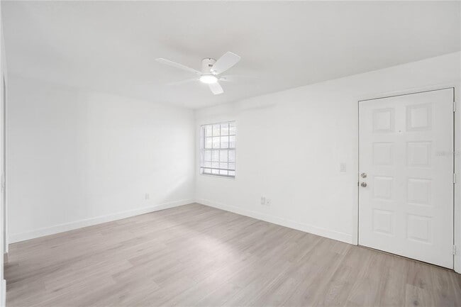 Foto del edificio - 4928 W Gandy Blvd