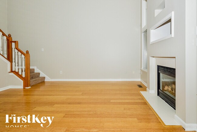 Foto del edificio - 7081 Village Oaks Dr