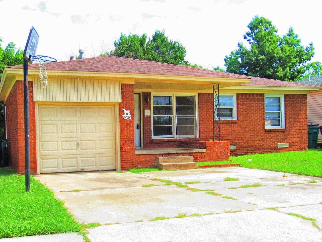Primary Photo - *** 50% OFF 1ST MONTH'S RENT IF LEASE SIGN...