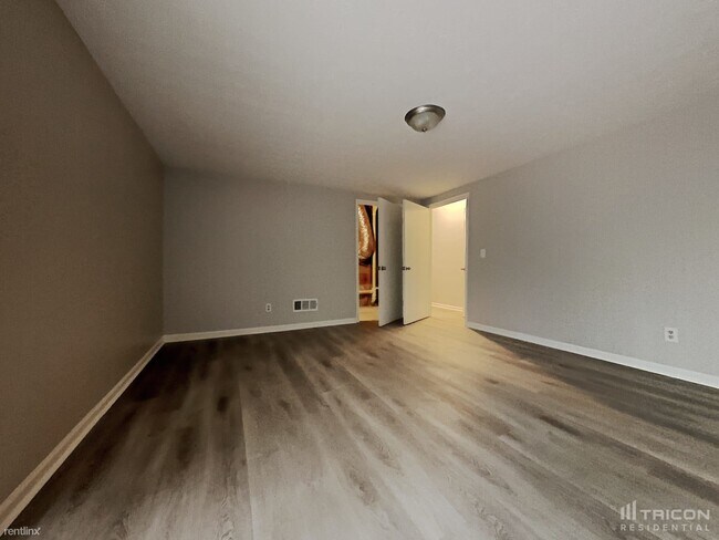 Building Photo - 5569 Princeton Oaks Ln