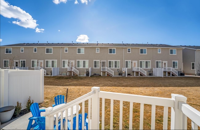 Foto del edificio - 203 W Silver Springs Dr