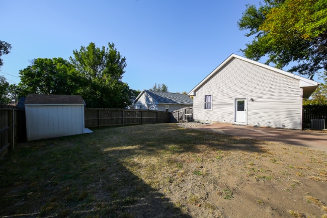 Building Photo - 808 S Grange Ave