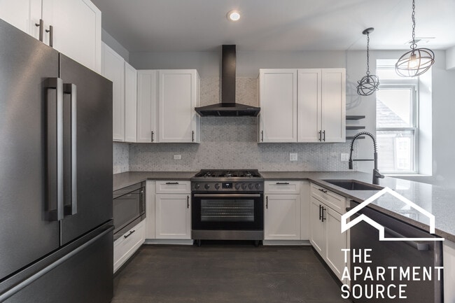 Building Photo - 3253 N Elston Ave