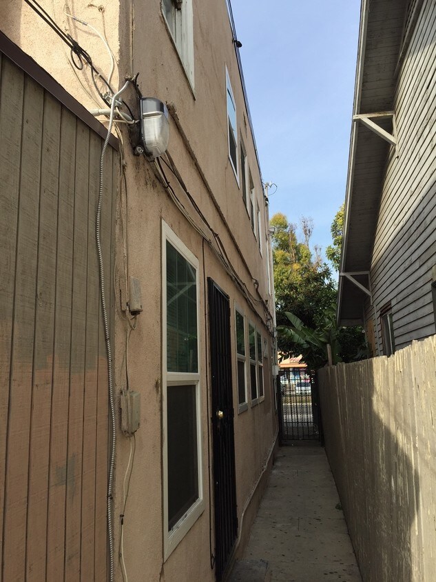 Primary Photo - 1066 W 1st St