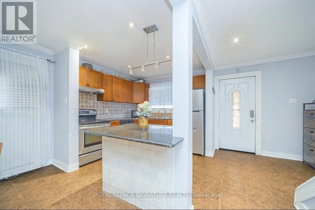 Building Photo - 19 Gatsby Square