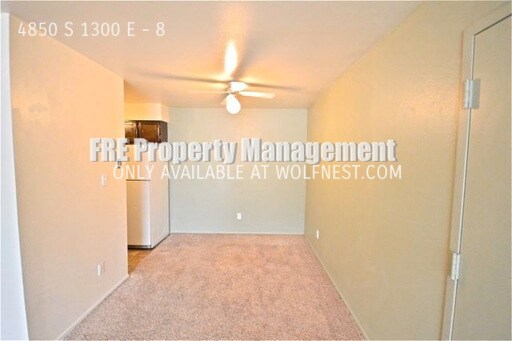 Building Photo - Stunning 2 Bedroom Holladay Condo! No Depo...