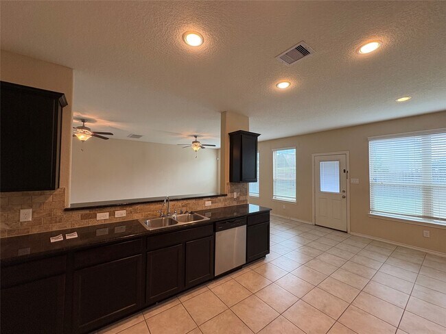 Foto del edificio - 1410 Spencer Glen Ln