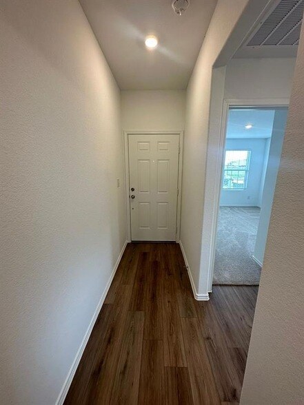 Foto del edificio - 121 Seminole Dr