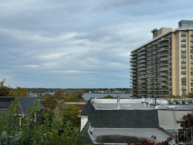 Building Photo - BELL BOULEVARD