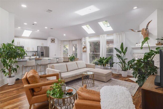 Building Photo - 8820 Escabosa Dr