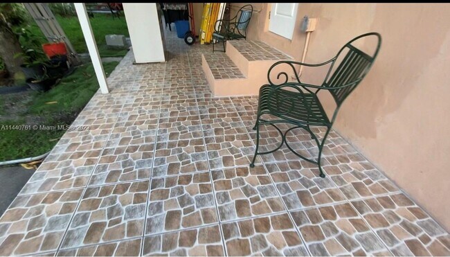 Building Photo - 631 Tamiami Blvd