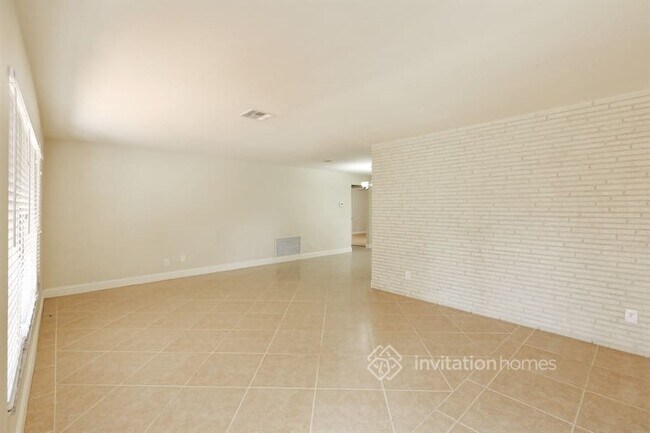 Building Photo - 5521 Van Buren St