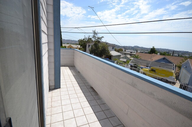 Main floor balcony - 3161 Weldon Ave