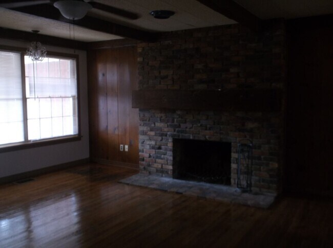 Building Photo - 419 E Atkinson Dr