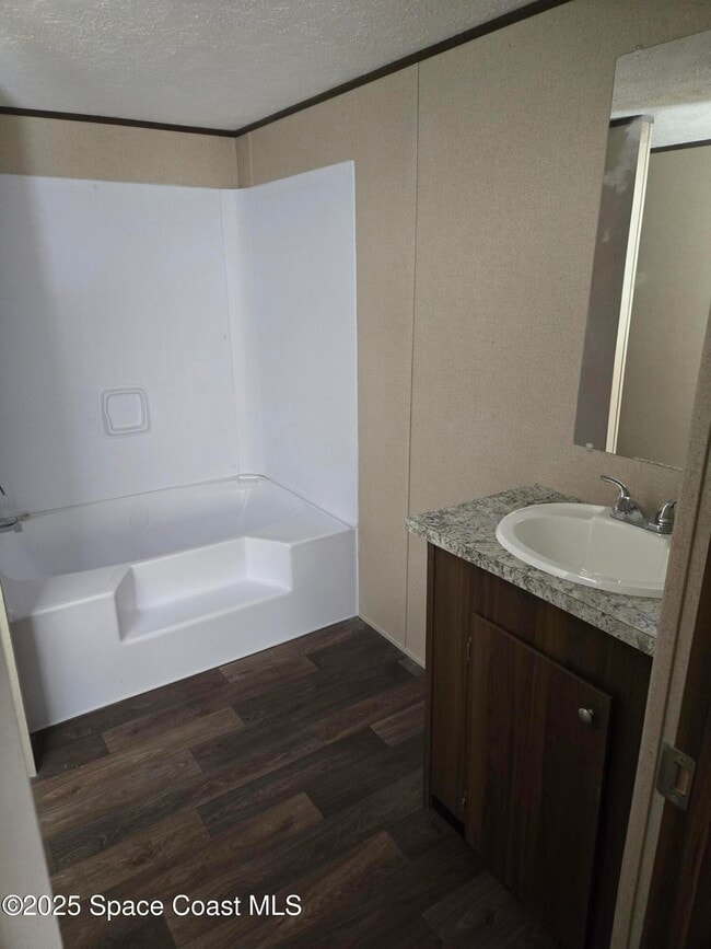 Foto del edificio - 2534 Amberly Rd NE