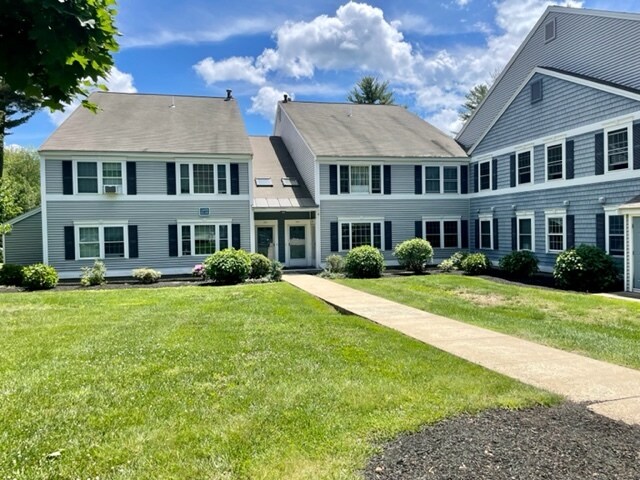 Foto principal - 104 Springbrook Cir