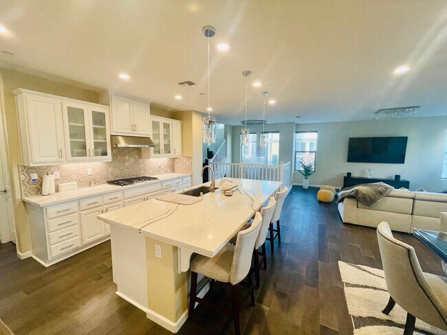 Kitchen - 5542 Metropolitan Way