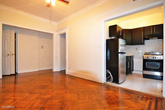 Foto del edificio - 605 Halsey St