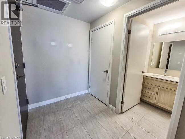 Building Photo - 108 Garment St