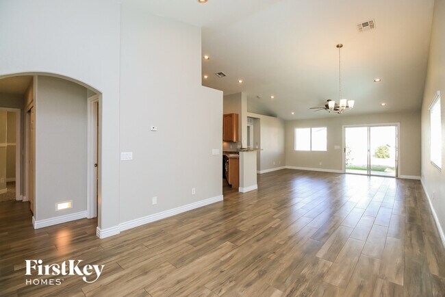 Foto del edificio - 4742 E Meadow Land Dr