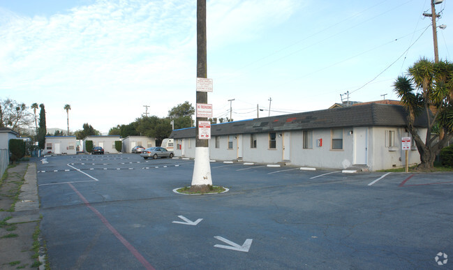 Building Photo - Palmera Park