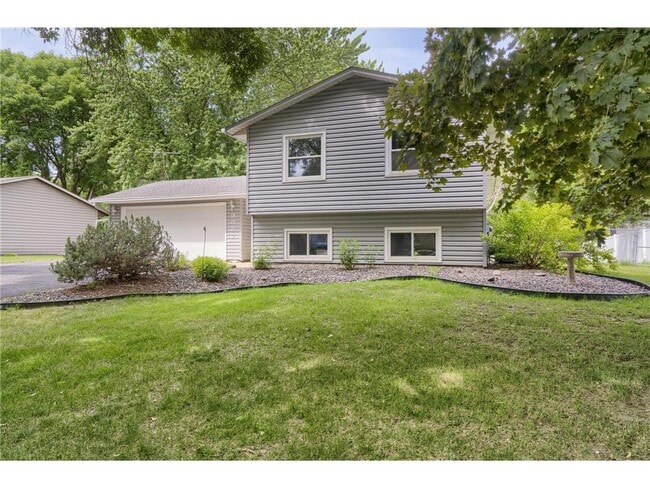 Building Photo - 9937 Deerwood Ln N