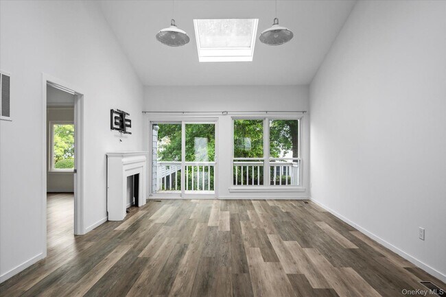 Foto del edificio - 220 Montauk Hwy