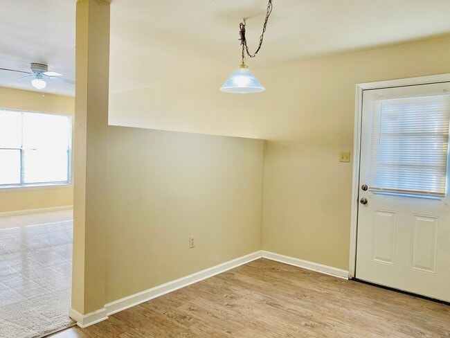 Foto del edificio - 303 Titan Dr