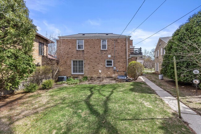 Foto del edificio - 5457 N Berkeley Blvd