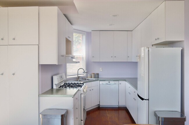 Foto del edificio - Stunning 2 bed/ 2 Bath Mid Century Modern Mount Washington Home with Panoramic Views, Floor to Ce...