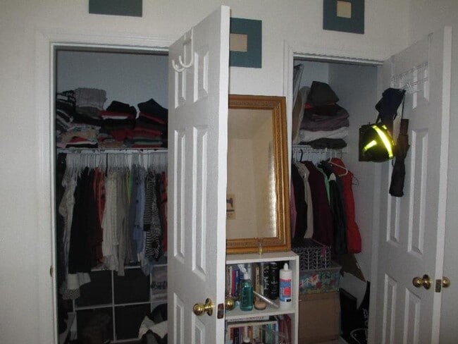 Building Photo - GREAT Renovated 3Br/1.5Bth apartment, Avai...