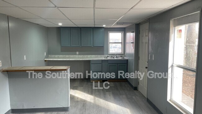 Foto del edificio - 303 S Oak St