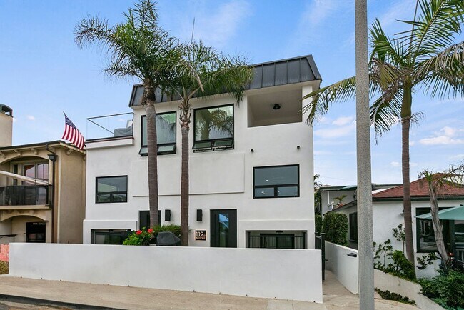 Building Photo - Meticulously Designed and Upgraded Three S...