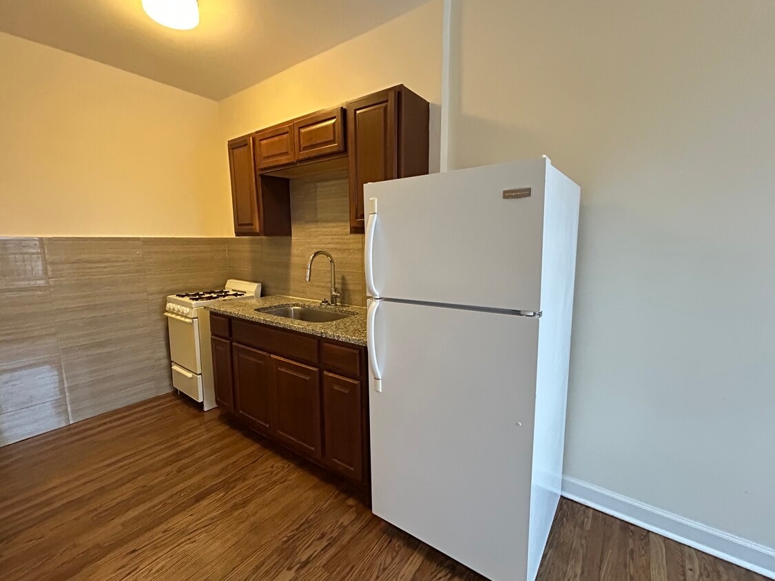 Foto principal - 2712 N Milwaukee Ave