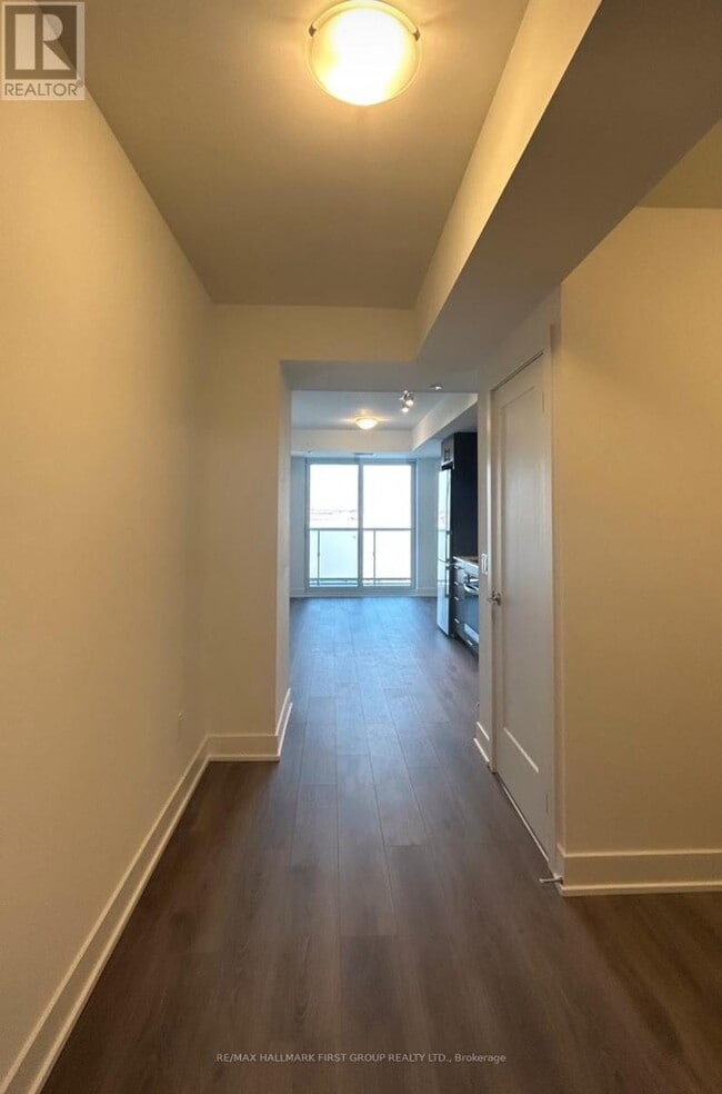 Building Photo - 2545 Simcoe St N