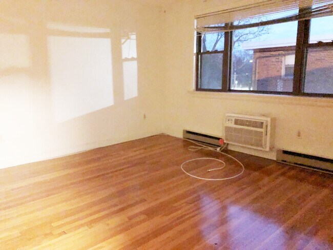 Foto del edificio - 4881 Washington St