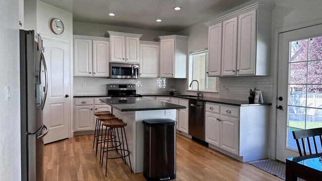 Foto del edificio - 1369 E 320 N