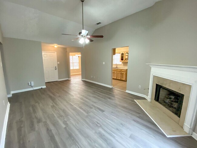 Foto del edificio - 3 bed, 2 bath in Cordova near Dexter and R...