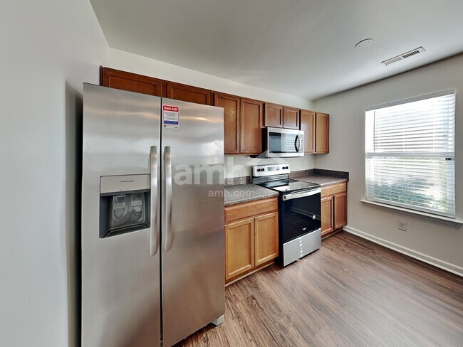 Building Photo - 4437 Esmeralda Dr