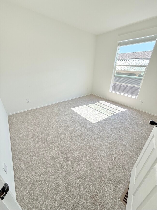 Building Photo - 500 Rancheros Dr