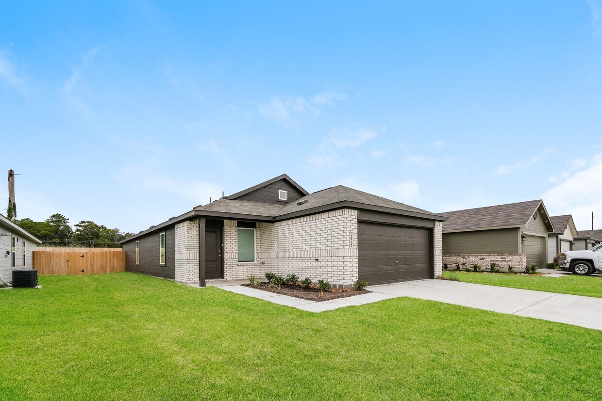 Primary Photo - 7907 Meadow Cranesbill Dr