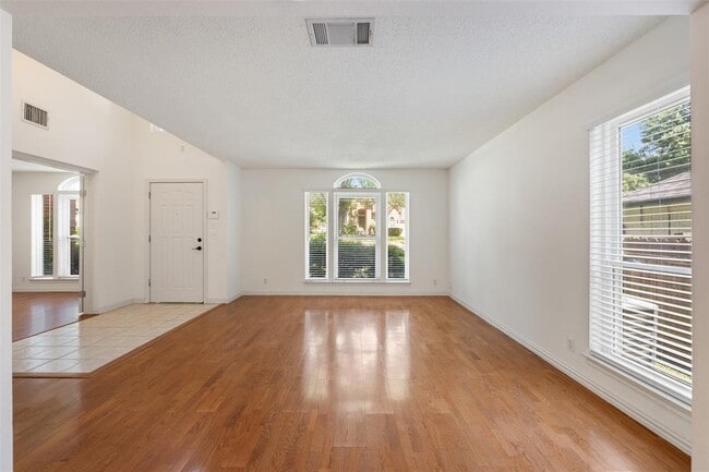 Building Photo - 3635 Flora Vista Loop