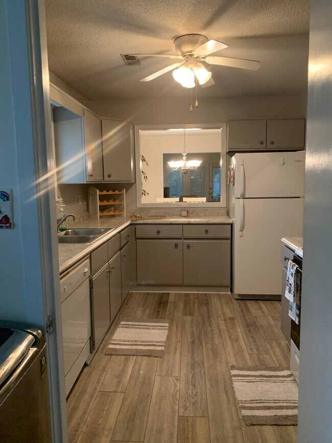 5112B Greenville Loop Rd Unit B, Wilmington, NC 28409 Condo for Rent