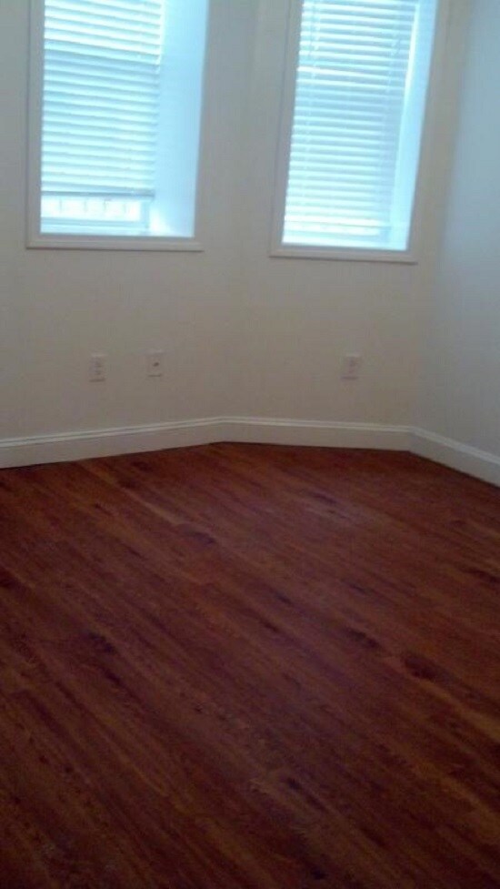 Building Photo - 211 Park Dr